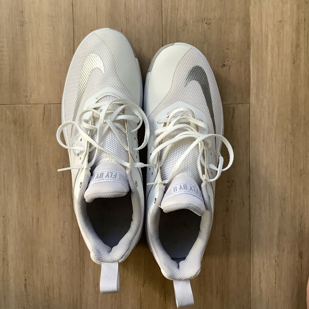 NIKE BASKETBALL LOWTOP